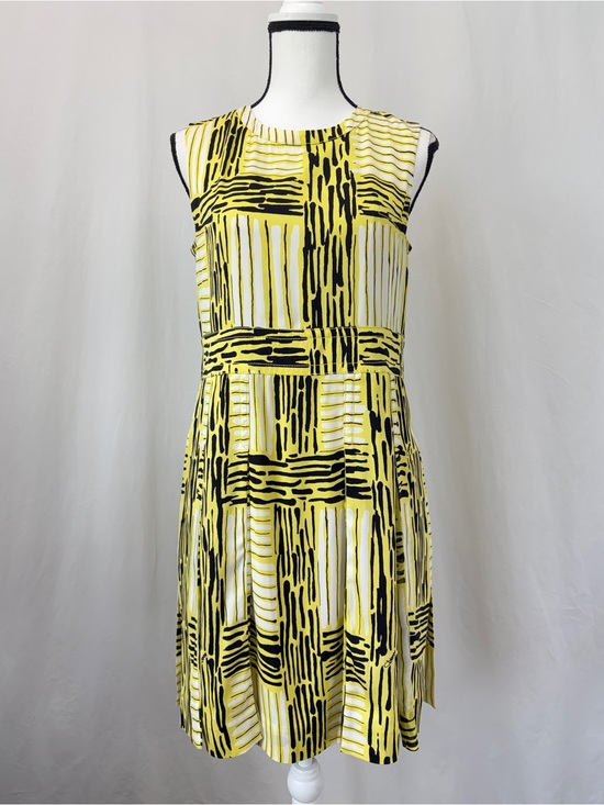 Diane Von Furstenberg Dresses & Skirts - Diane Von Furstenberg DVF Hayley Silk Print Pleated Dress Sz 6 Yellow Black